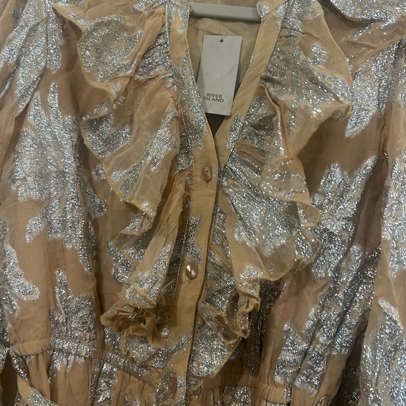 River Island ULTIMATE RUFFLE METALLIC FLORAL LONG SLEEVE DRESS IN LIGHT PINK - Picture 7 of 7